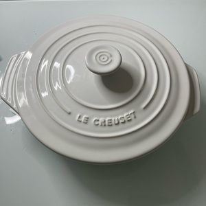 LE CREUSET Round Covered Baker, White, Rare!! EUC